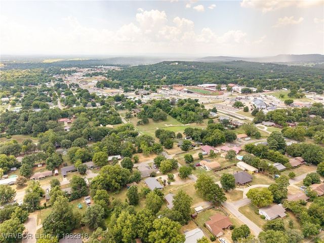 1804 Central Street, Poteau, OK 74953