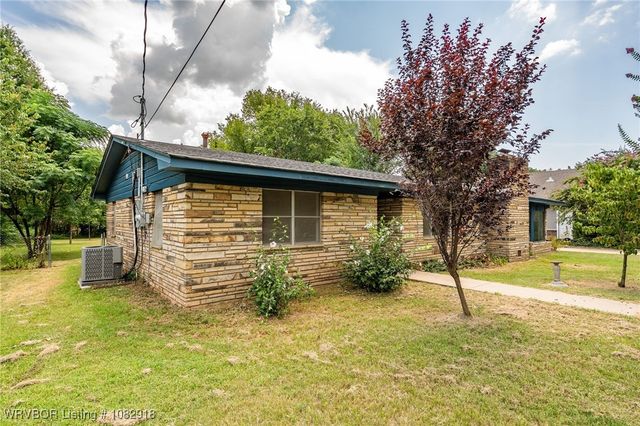1804 Central Street, Poteau, OK 74953