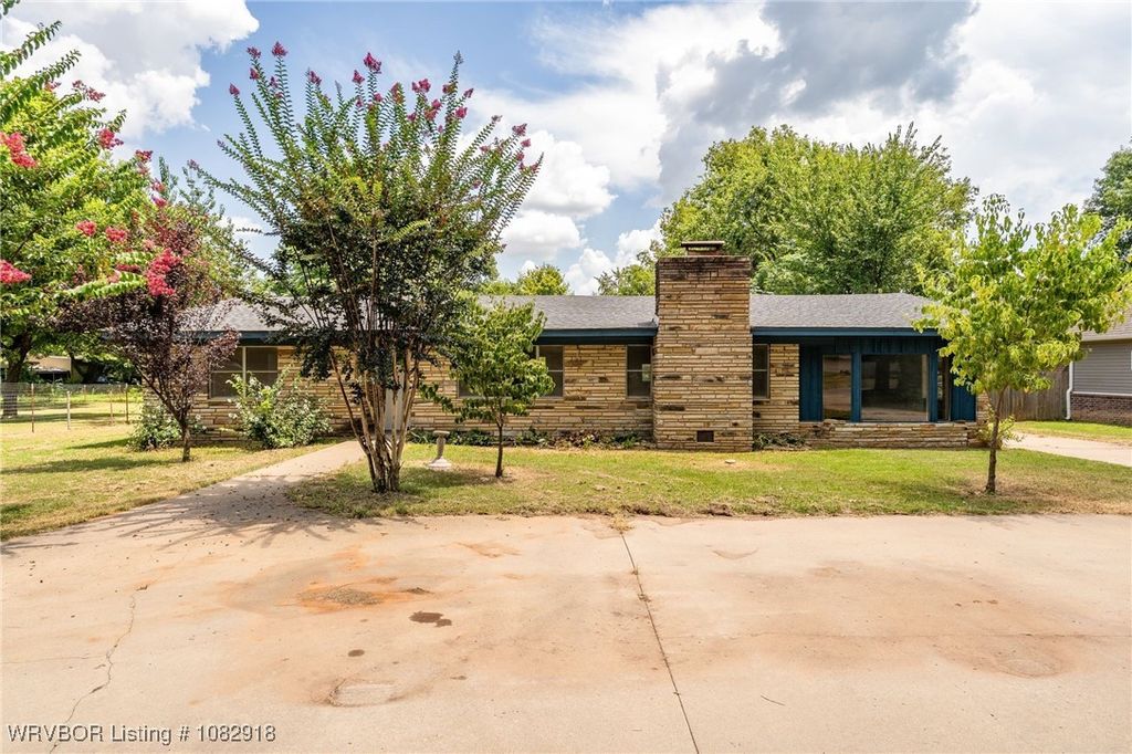 1804 Central Street, Poteau, OK 74953