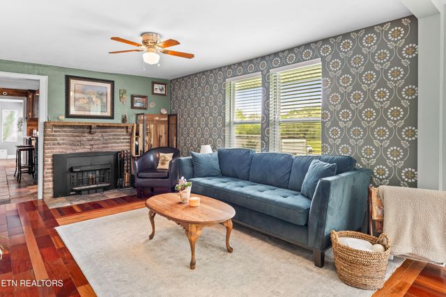 102 Milligan Rd, Maryville, TN 37803