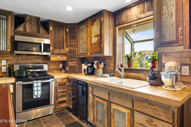 102 Milligan Rd, Maryville, TN 37803