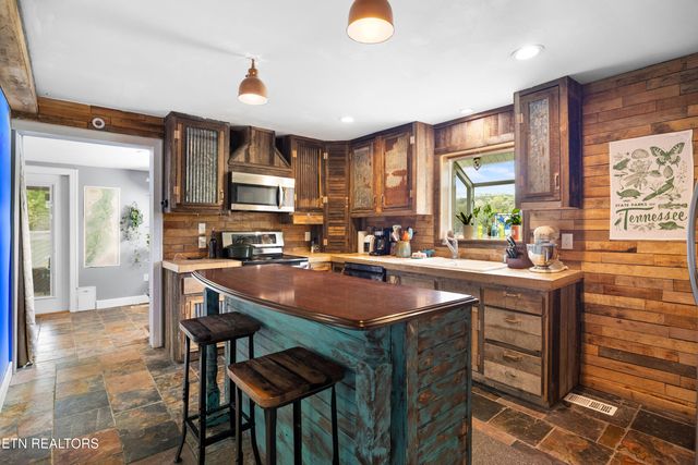 102 Milligan Rd, Maryville, TN 37803