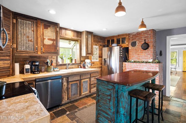 102 Milligan Rd, Maryville, TN 37803