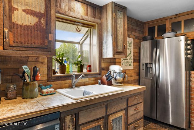 102 Milligan Rd, Maryville, TN 37803