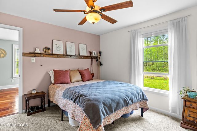 102 Milligan Rd, Maryville, TN 37803