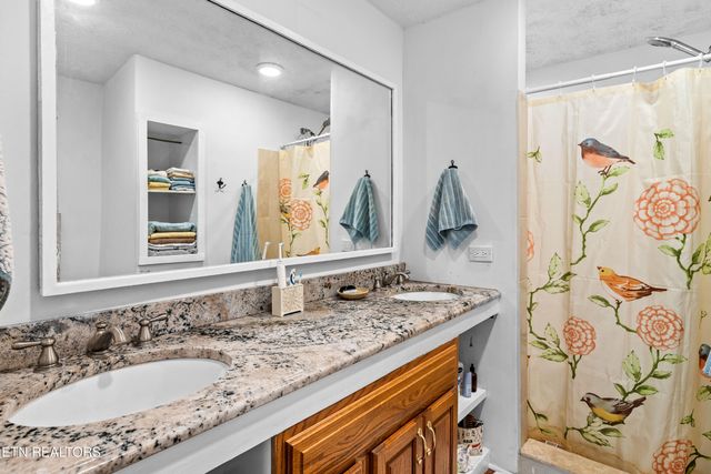 102 Milligan Rd, Maryville, TN 37803