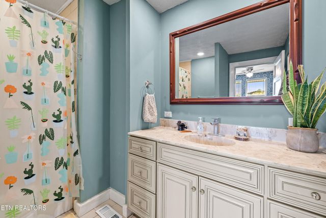 102 Milligan Rd, Maryville, TN 37803