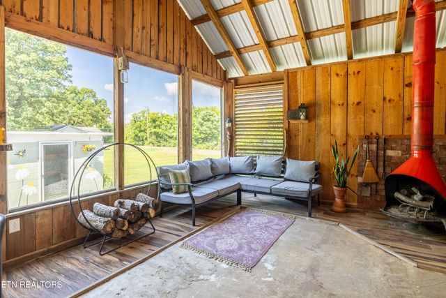102 Milligan Rd, Maryville, TN 37803