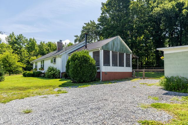 102 Milligan Rd, Maryville, TN 37803