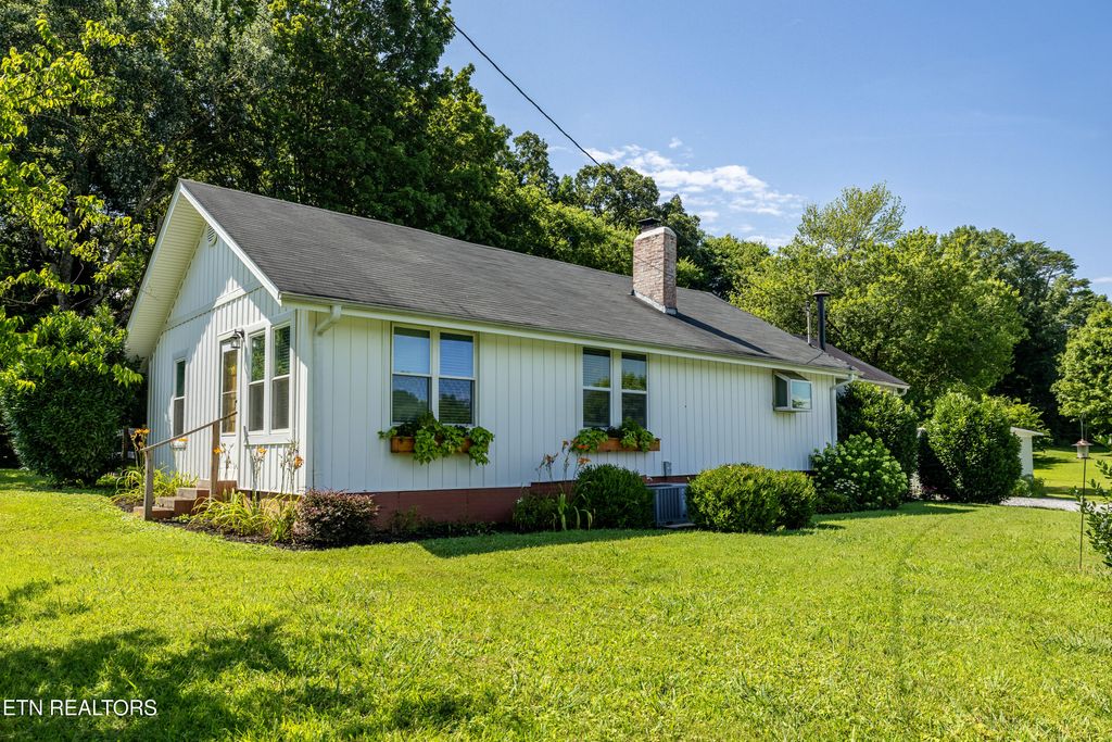 102 Milligan Rd, Maryville, TN 37803