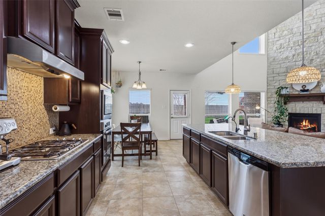 12402 Garnet Road, Mont Belvieu, TX 77535