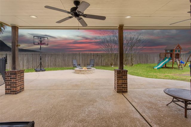 12402 Garnet Road, Mont Belvieu, TX 77535