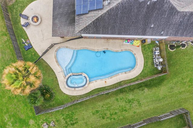 12402 Garnet Road, Mont Belvieu, TX 77535