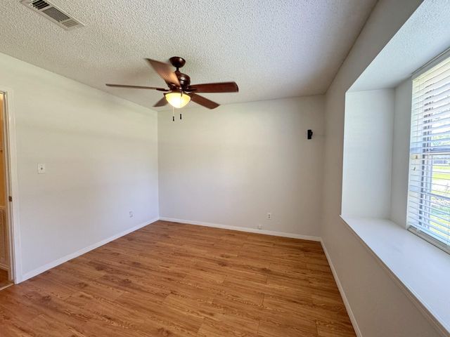 609 Roene Lane, West Columbia, TX 77486