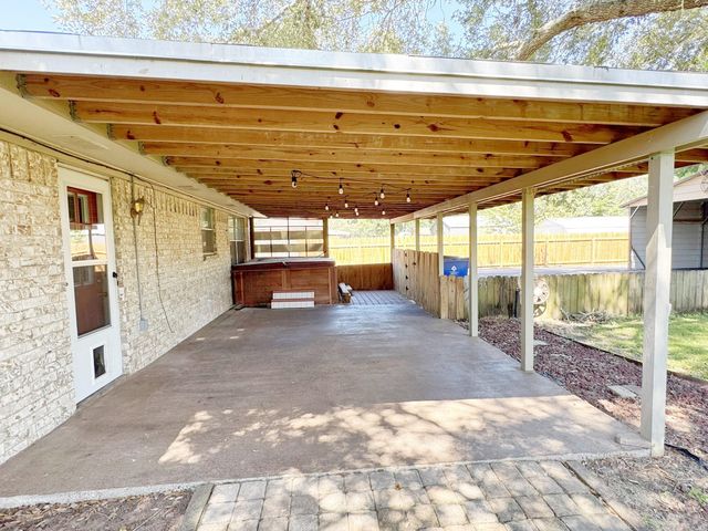 609 Roene Lane, West Columbia, TX 77486