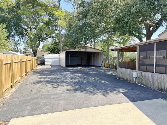 609 Roene Lane, West Columbia, TX 77486