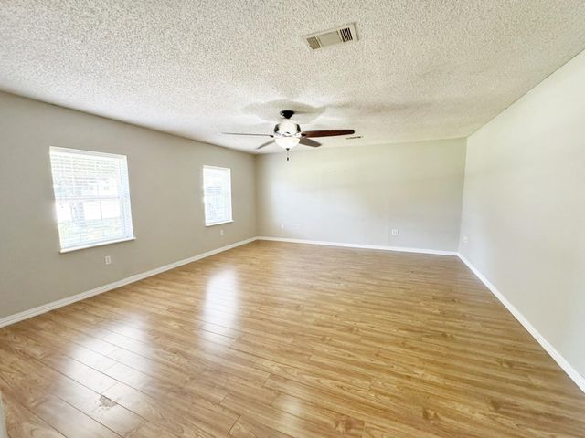 609 Roene Lane, West Columbia, TX 77486