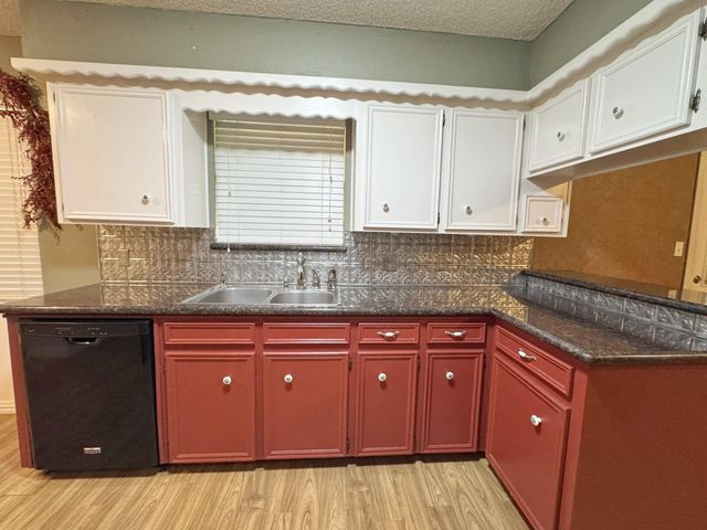 609 Roene Lane, West Columbia, TX 77486