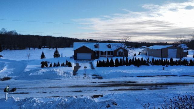 8683 E Hawley Road, Newfield Twp, MI 49421