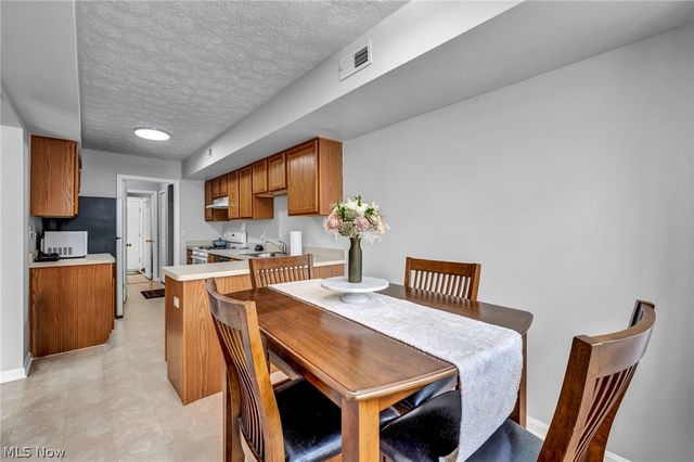 8319 Robinwood Terrace, Macedonia, OH 44056