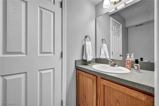 8319 Robinwood Terrace, Macedonia, OH 44056