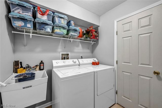 8319 Robinwood Terrace, Macedonia, OH 44056