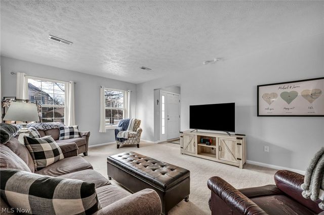 8319 Robinwood Terrace, Macedonia, OH 44056