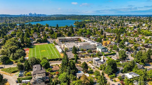 8509 Burke Avenue N, Seattle, WA 98103