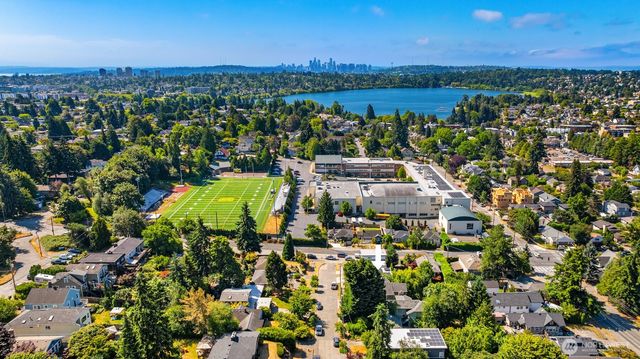8509 Burke Avenue N, Seattle, WA 98103