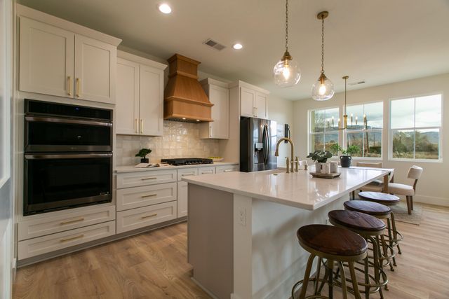 130 Nicky Lane, Corrales, NM 87048