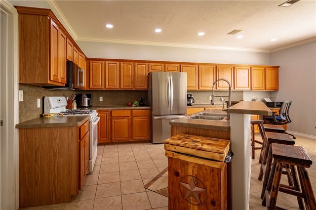 3 Meadows Drive, Hilltop Lakes, TX 77871
