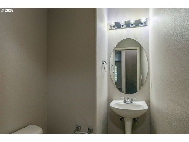 778 E HIST COLUMBIA RIVER Hwy, Troutdale, OR 97060