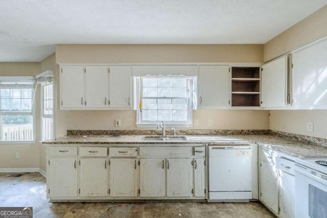 5362 Milieo Place SW, Lilburn, GA 30047