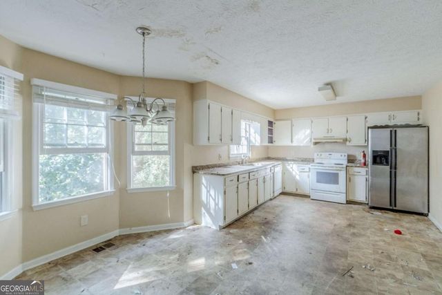 5362 Milieo Place SW, Lilburn, GA 30047