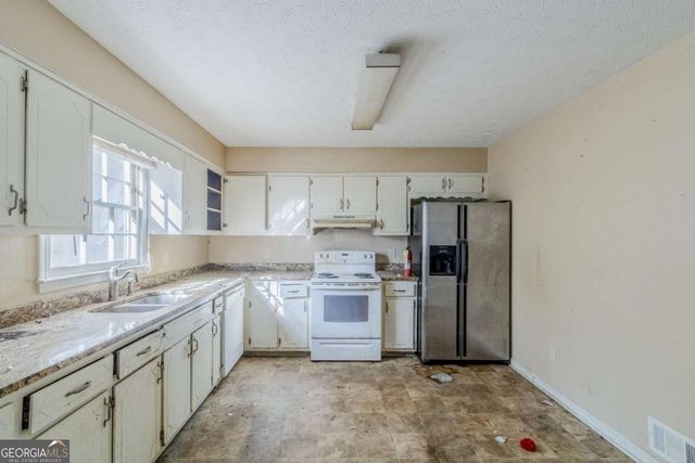 5362 Milieo Place SW, Lilburn, GA 30047