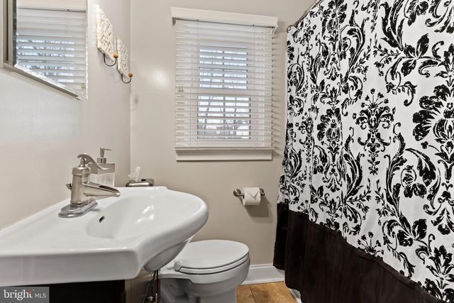 6507 JONESTOWN RD, Harrisburg, PA 17112