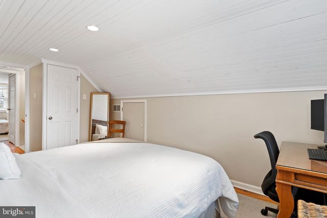 6507 JONESTOWN RD, Harrisburg, PA 17112