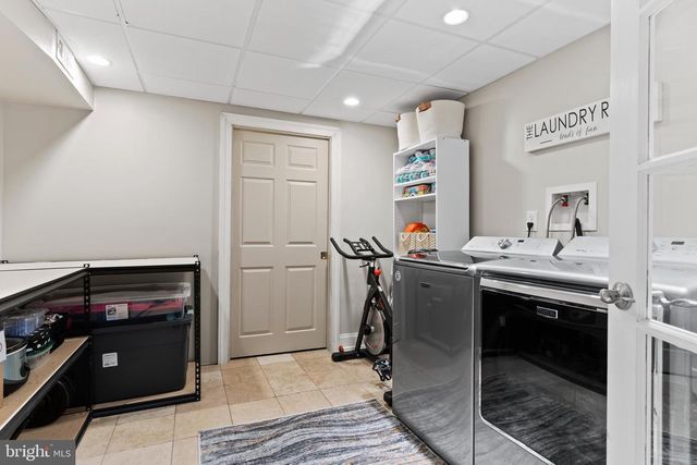 6507 JONESTOWN RD, Harrisburg, PA 17112