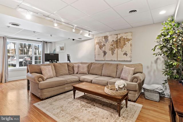 6507 JONESTOWN RD, Harrisburg, PA 17112