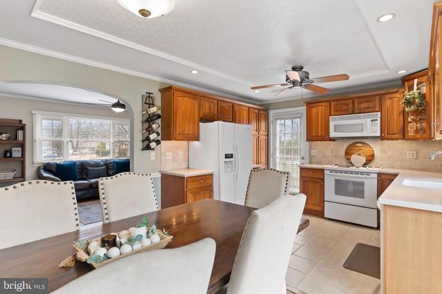 6507 JONESTOWN RD, Harrisburg, PA 17112