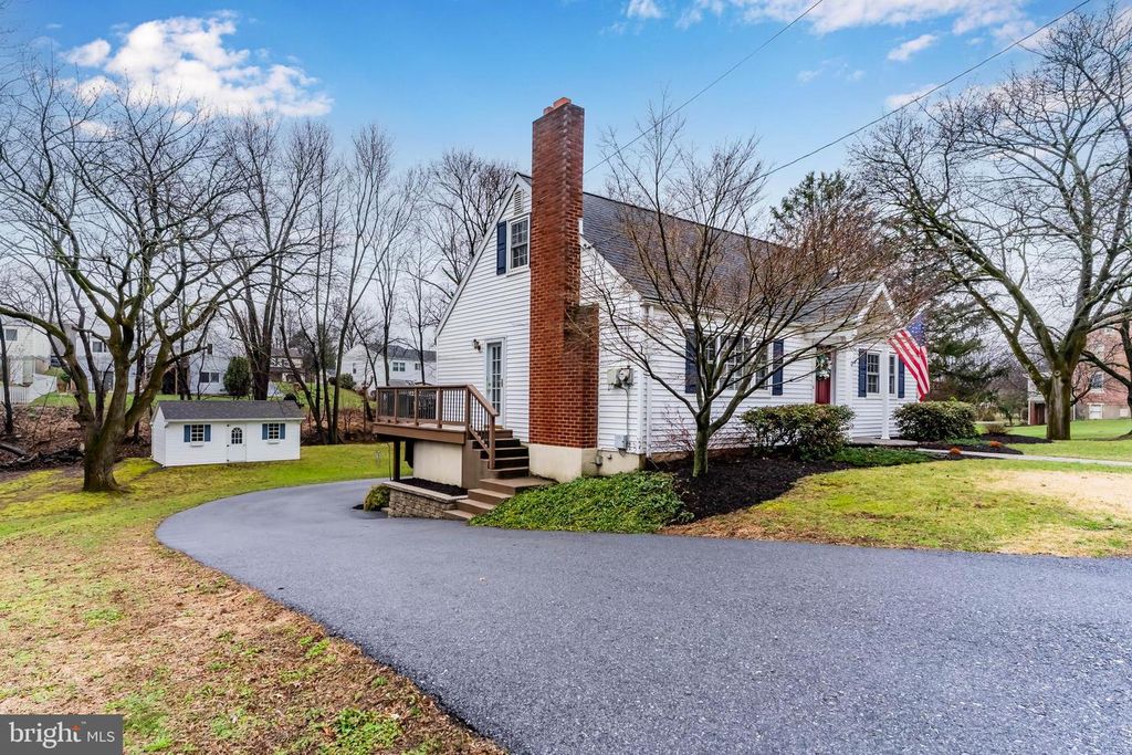 6507 JONESTOWN RD, Harrisburg, PA 17112