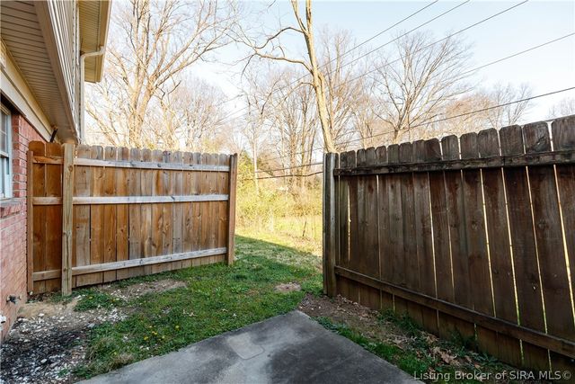 3080 Wooded Way, Jeffersonville, IN 47130