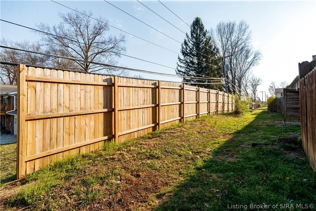 3080 Wooded Way, Jeffersonville, IN 47130
