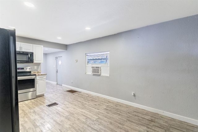 5807 BARRY LANE, Tampa, FL 33634