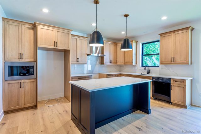 4101 Devon Road, Royal Oak, MI 48073