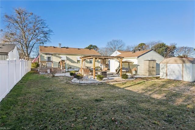 203 Hickory Hill Rd, Hampton, VA 23666