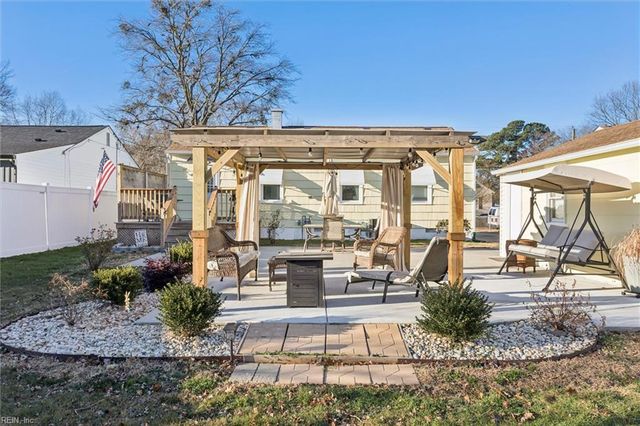 203 Hickory Hill Rd, Hampton, VA 23666