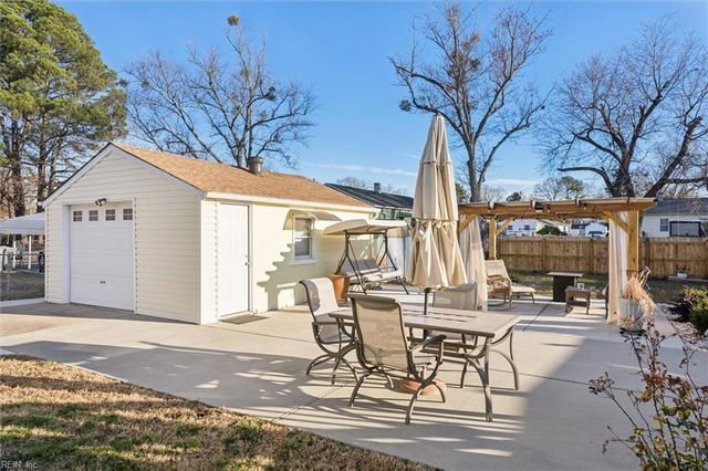 203 Hickory Hill Rd, Hampton, VA 23666