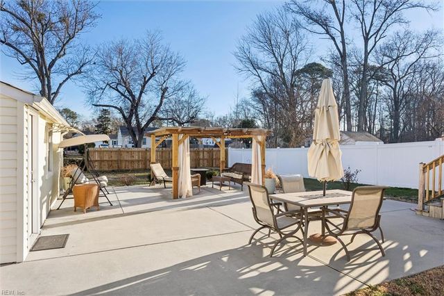 203 Hickory Hill Rd, Hampton, VA 23666