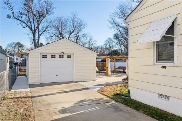 203 Hickory Hill Rd, Hampton, VA 23666